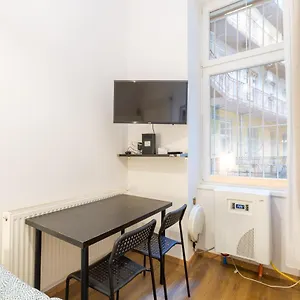 Nepszinhaz 16 Tiny Apartamento Budapest